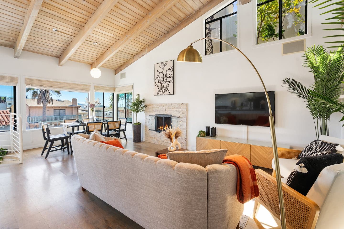 Luxe Retreat by the Beach — photo 3