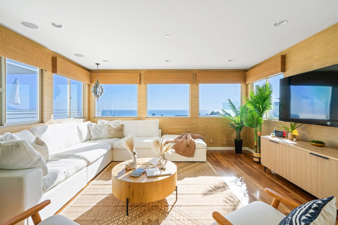 Sunny Home by the Beach, photo 1 of 97